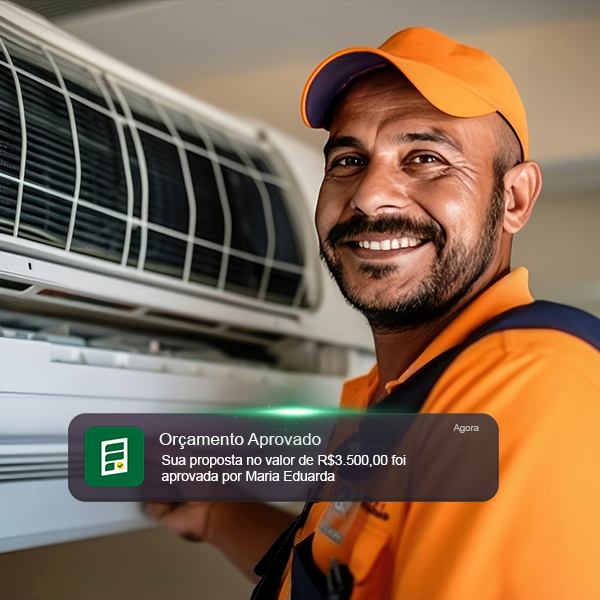 Técnico de ar condicionado recebendo orçamento aprovado