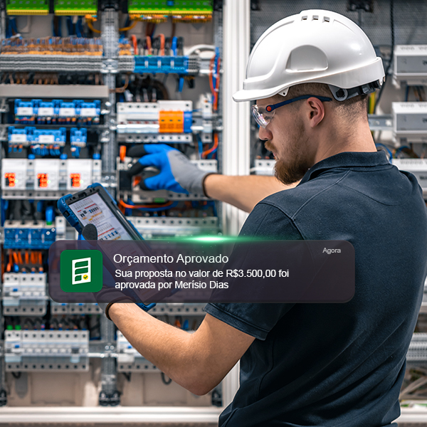 Eletricista recebendo orçamento